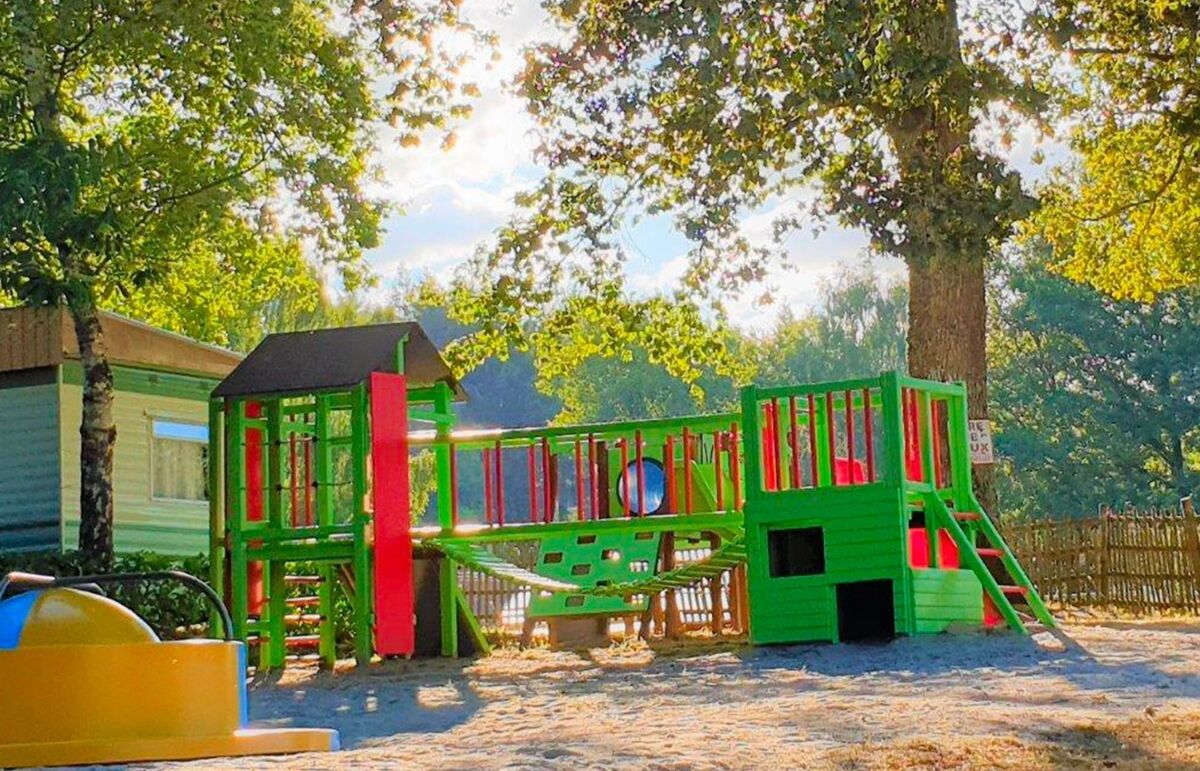15 - Camping L'Air du Lac - Aire de jeux