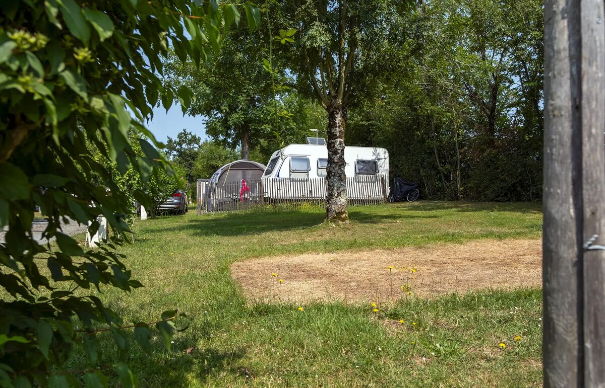 18 - Camping Côté Lac - Hébergement