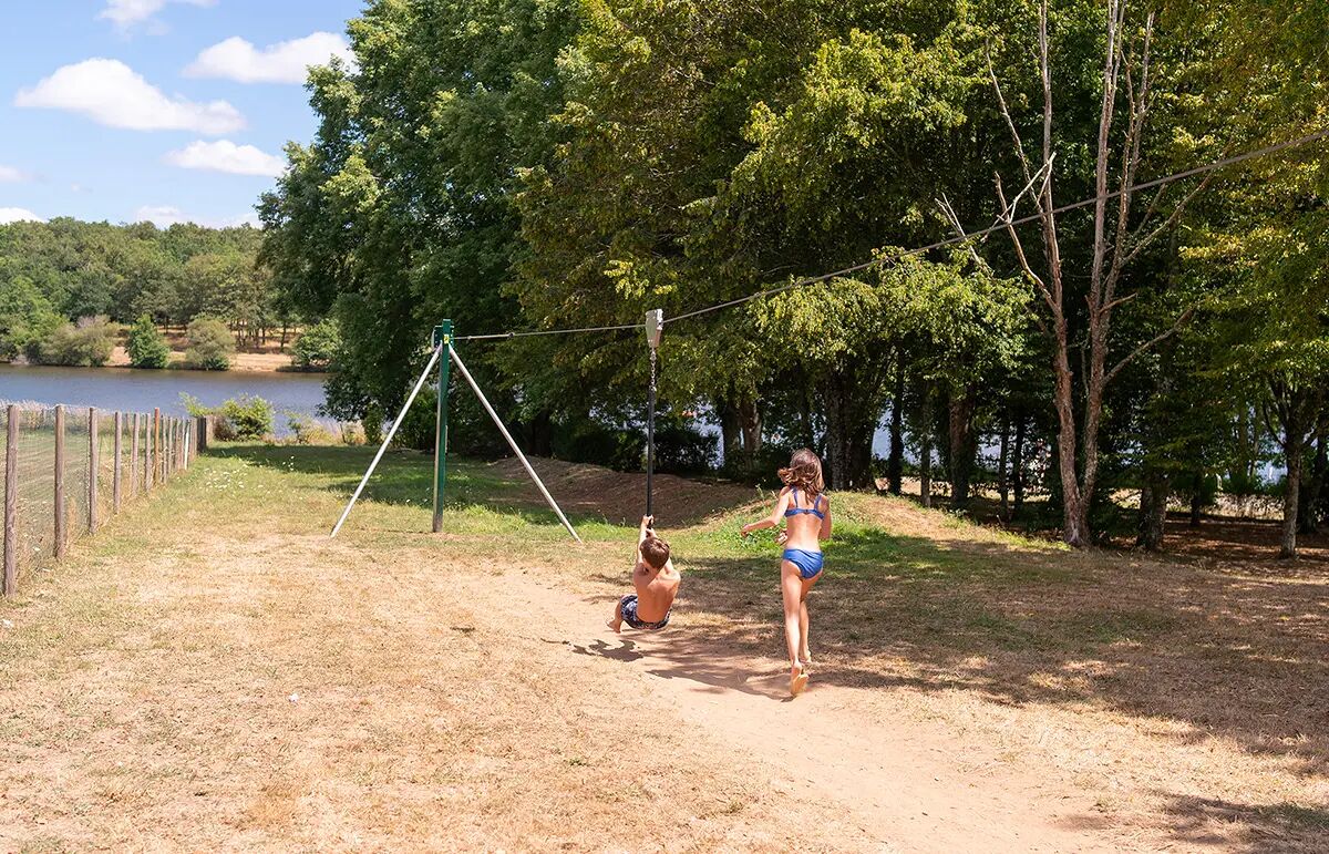 14 - Camping des Lacs - Aire de jeux
