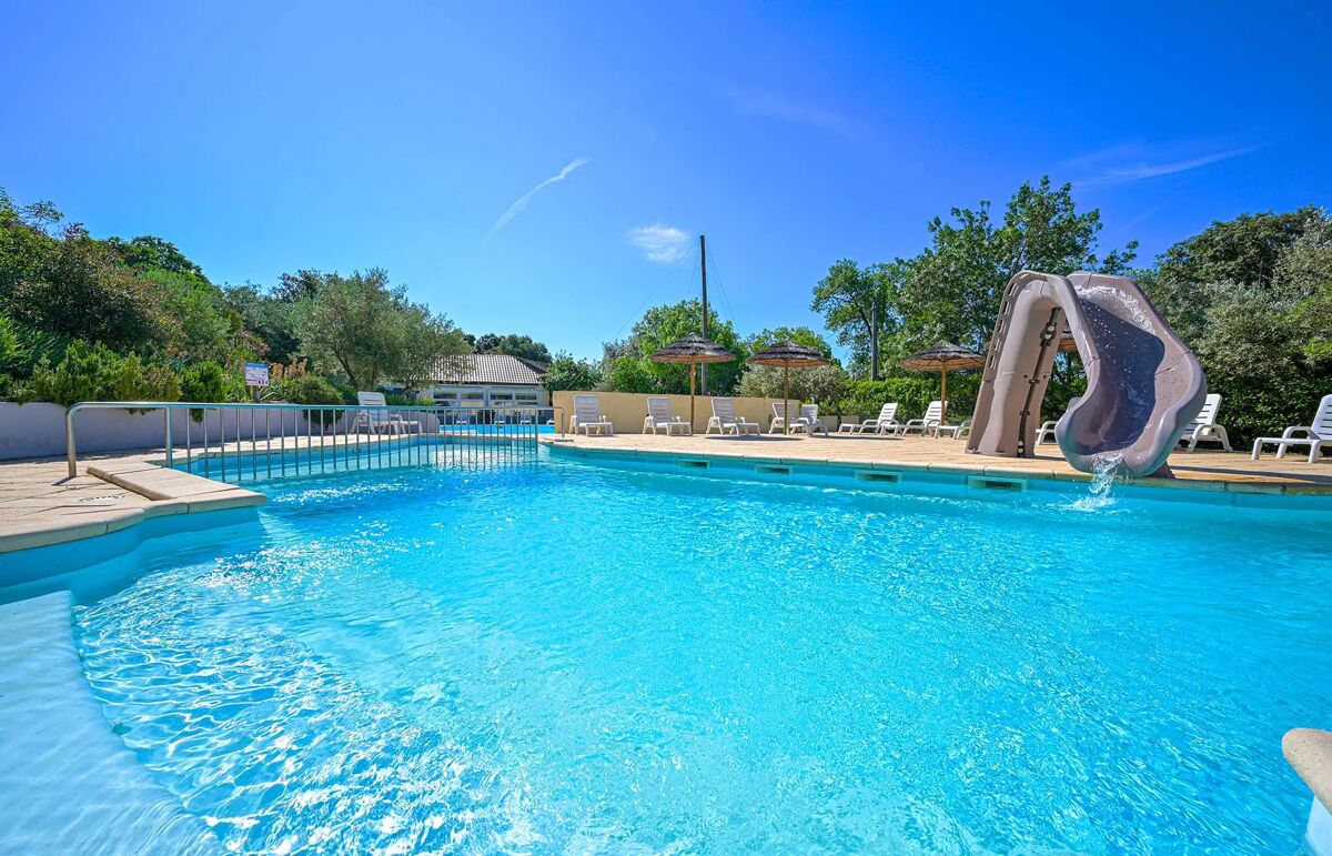 08 - Camping Fondespierre - Piscine