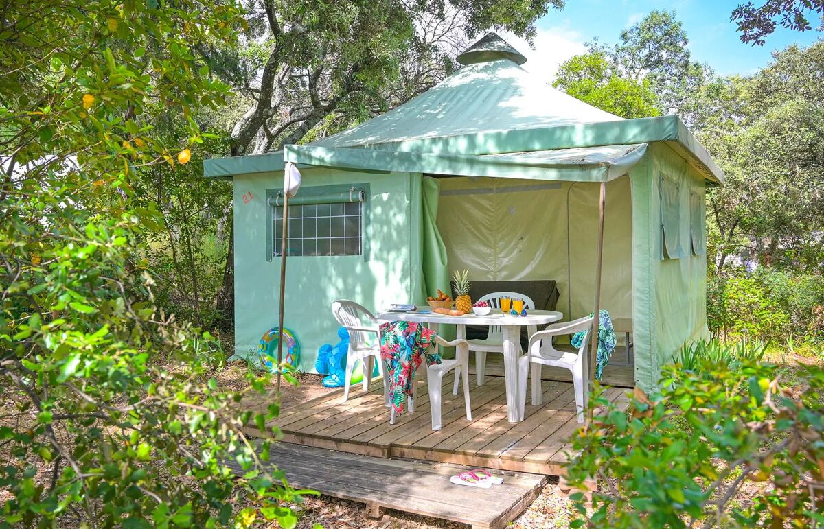 13 - Camping Fondespierre - Hébergement
