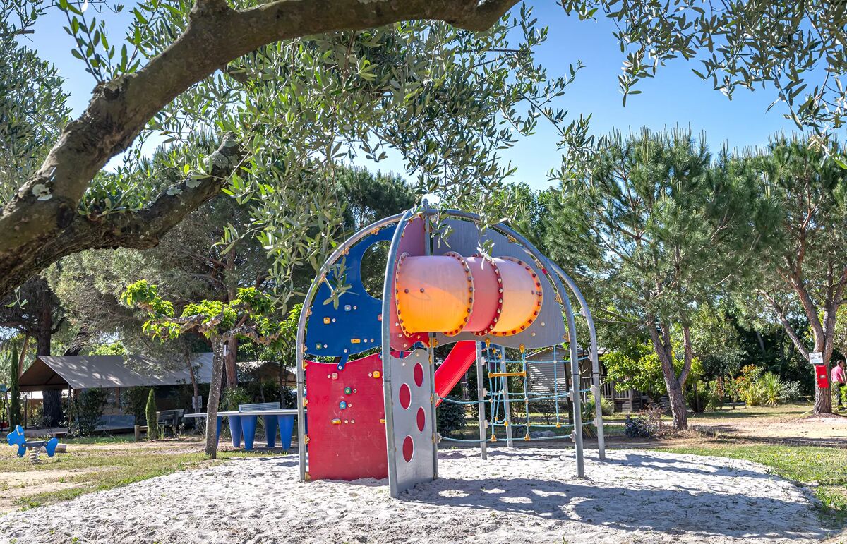11 - Camping Le Mas de Mourgues - Aire de jeux