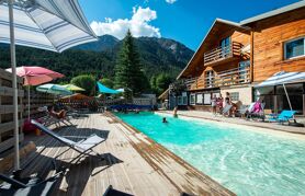 Offre ' - 'Camping Le Montana - Piscine 7