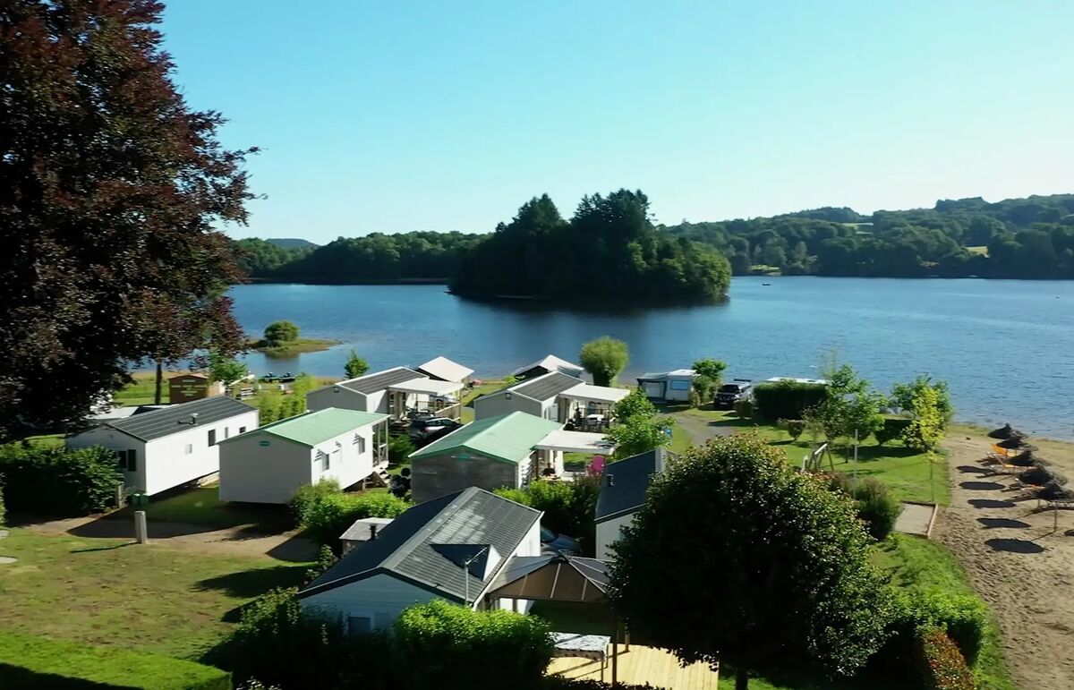 10 - Camping Le Port de Neuvic - Hébergement