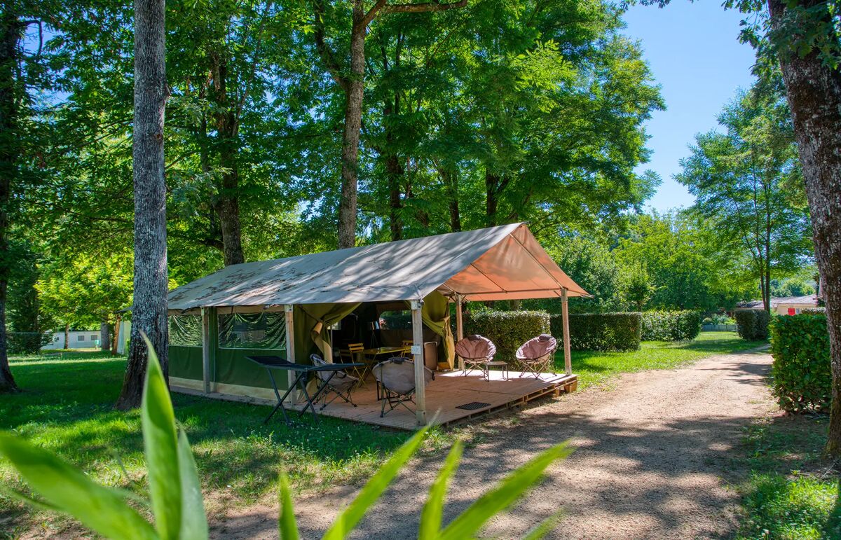 18 - Camping Les Nauves - Hébergement