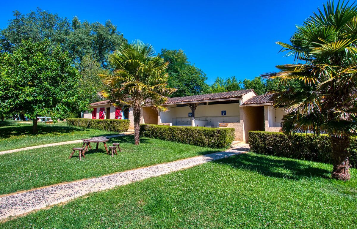 27 - Camping Les Nauves - Service