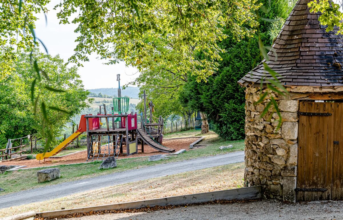 Camping Les Terrasses de Dordogne - Aire de jeux 1