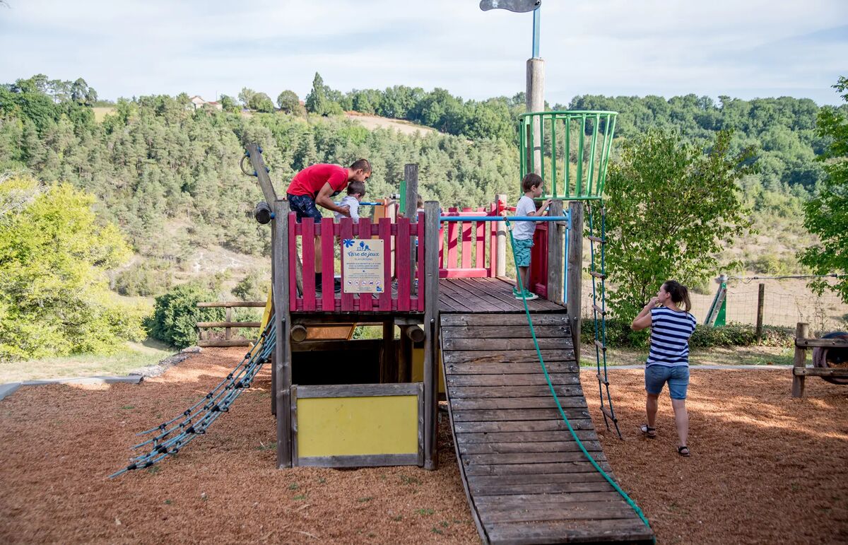 Camping Les Terrasses de Dordogne - Aire de jeux 2