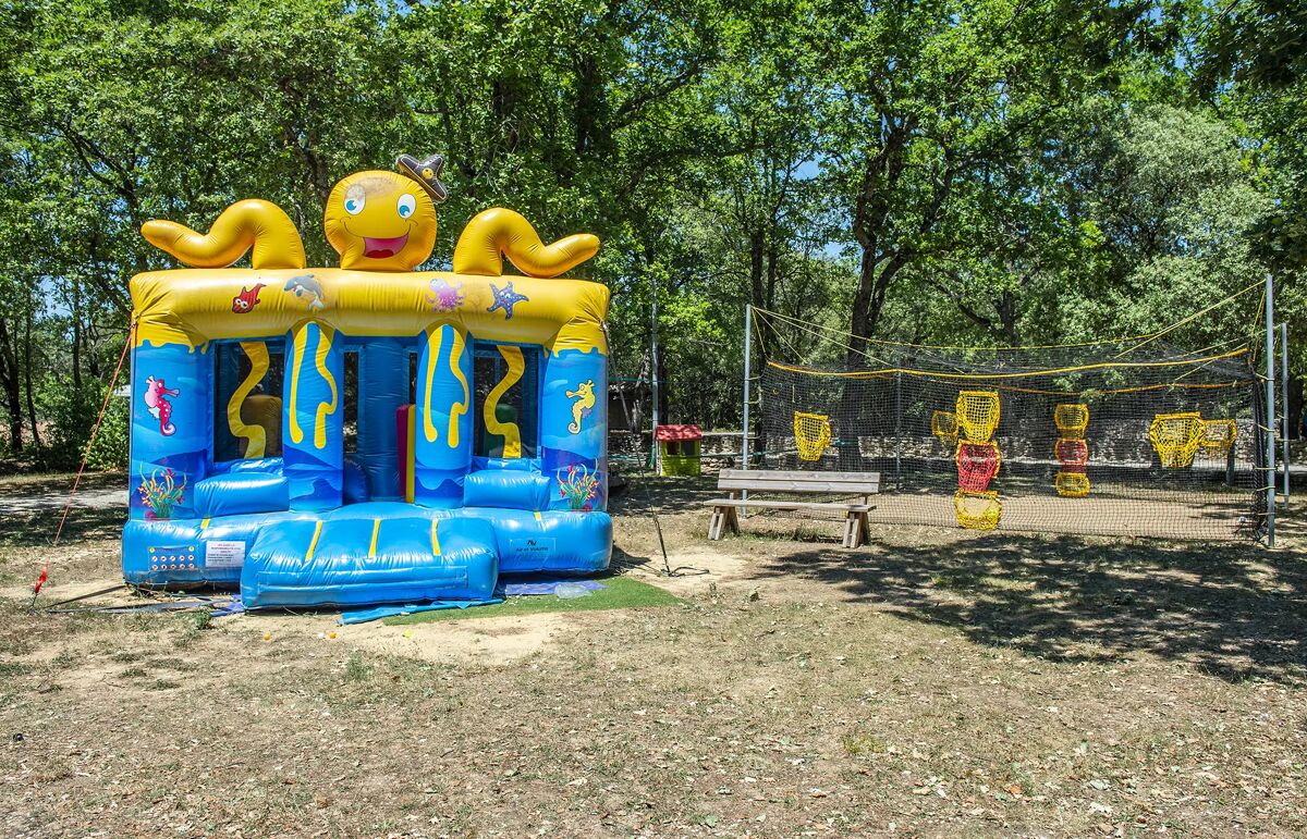 Camping Les Truffières - Aire de jeux 3