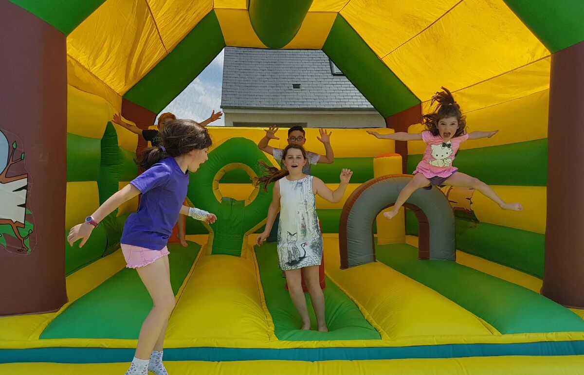 Camping Loire et Châteaux - Aire de jeux 2