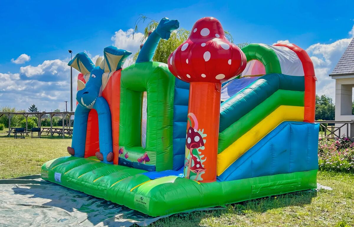 Camping Loire et Châteaux - Aire de jeux 3