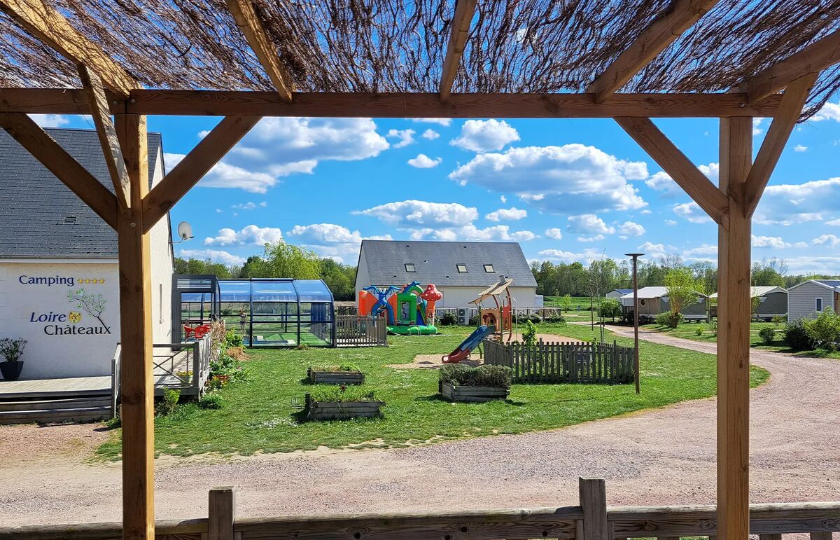 Camping Loire et Châteaux -Aire de jeux 1