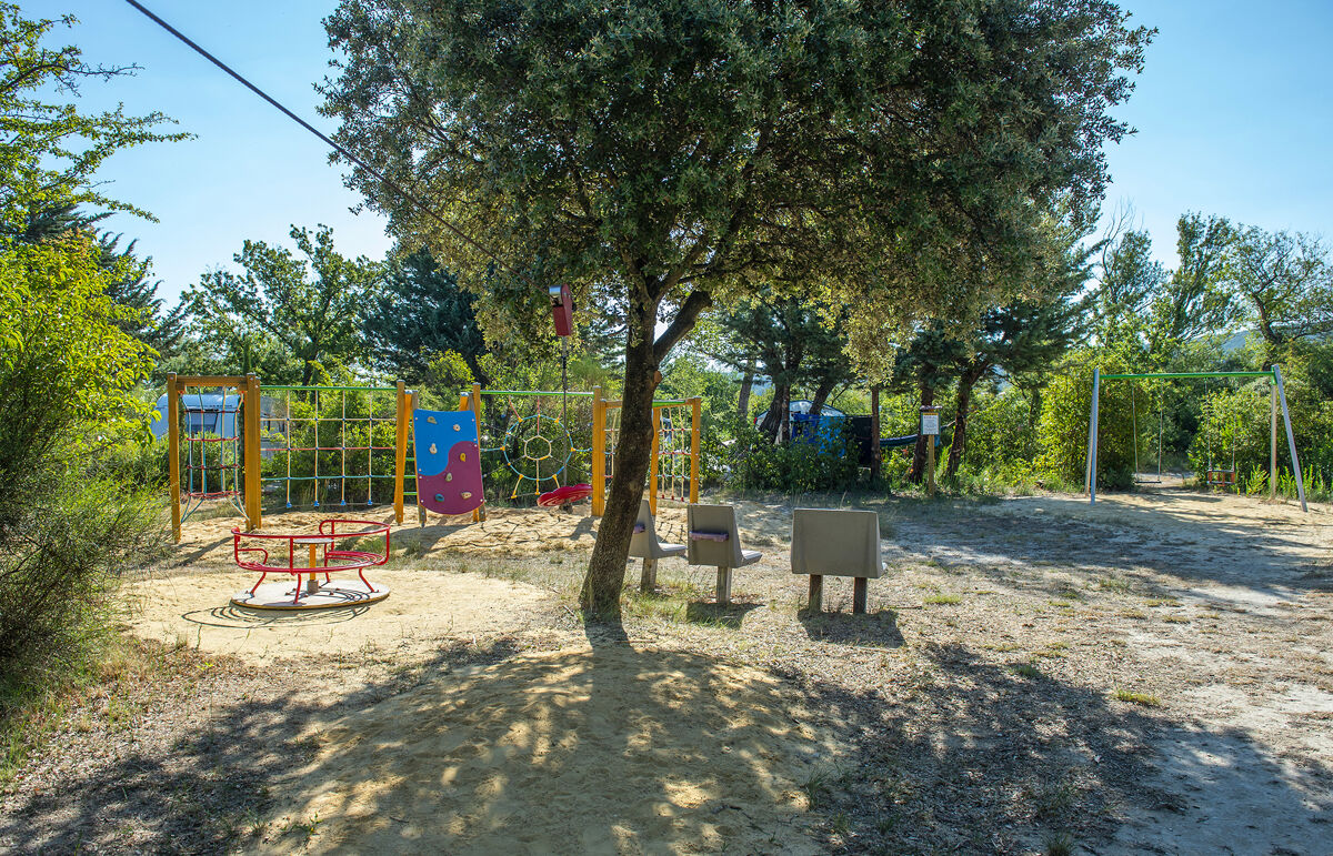 14  - Camping Les Rives de l'Aygues - Aire de jeux