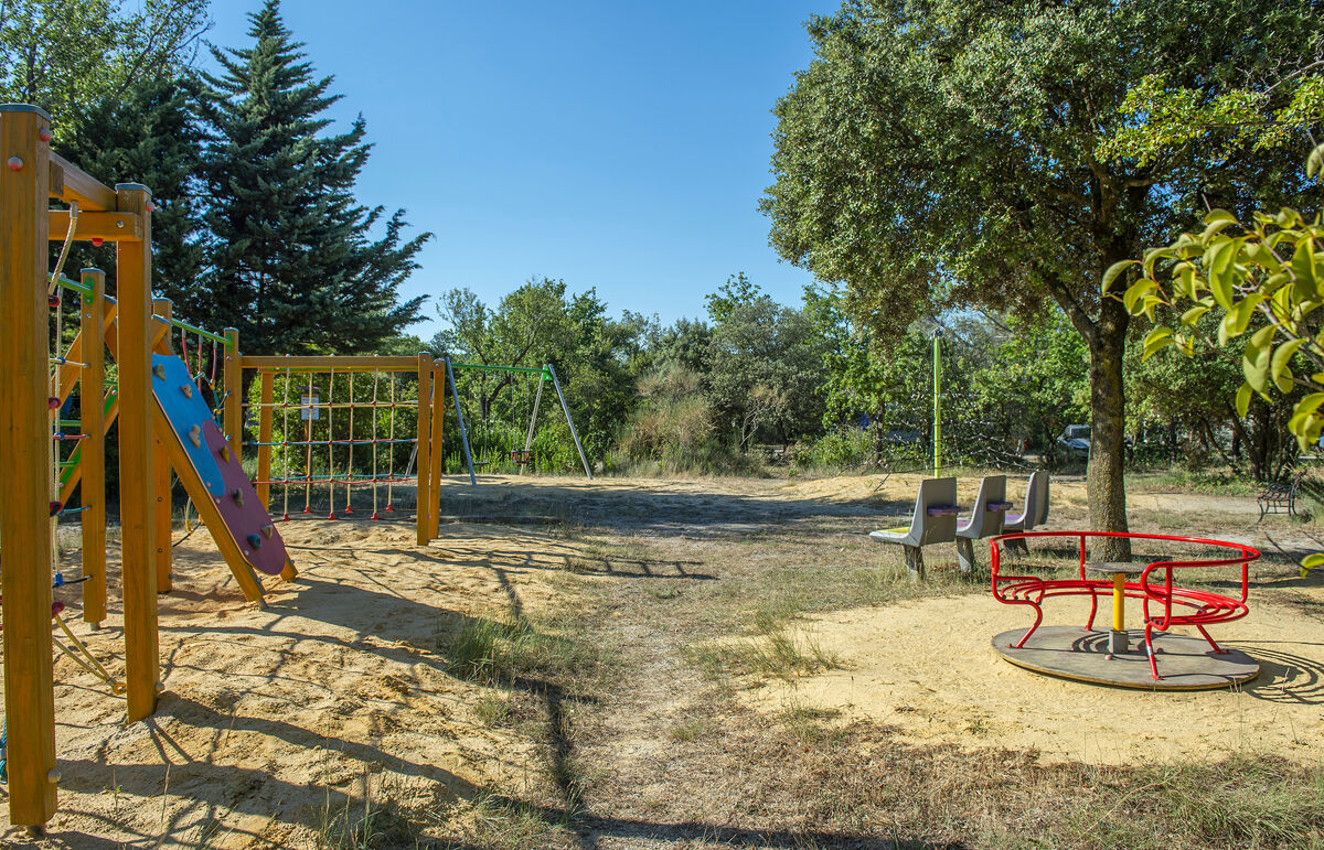 15  - Camping Les Rives de l'Aygues - Aire de jeux