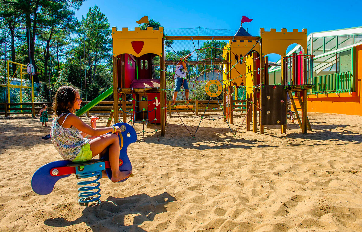 16 - Camping Les Dunes - Aire de jeux