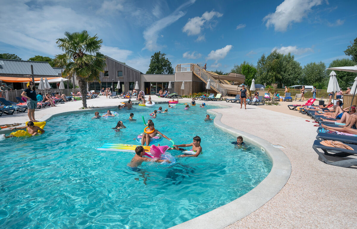 06 - Camping Les Aubépines - Piscine