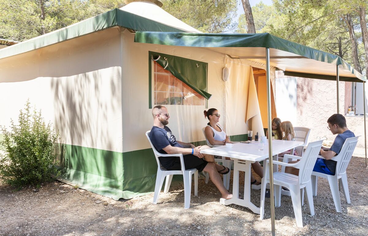 23 - Camping Les Cadenières - Hébergement