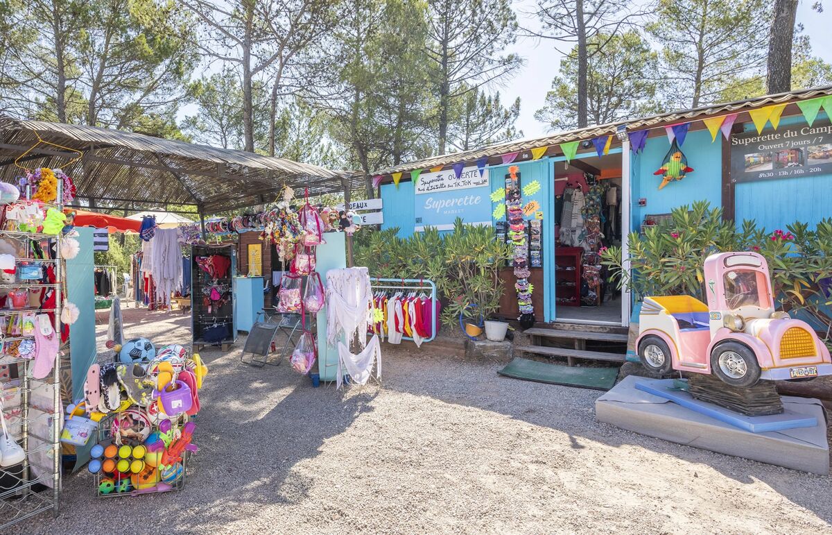 38 - Camping Les Cadenières - Hébergement