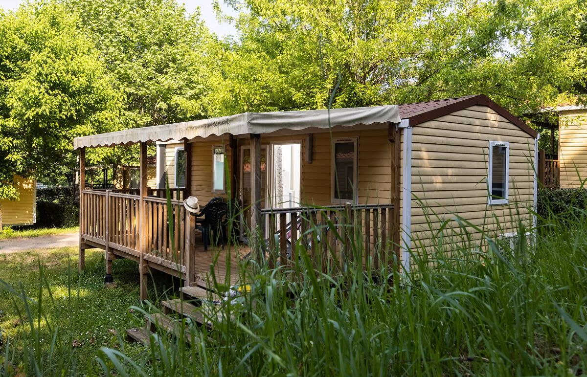 17 - Camping Le Val de l'Arre - Hébergement