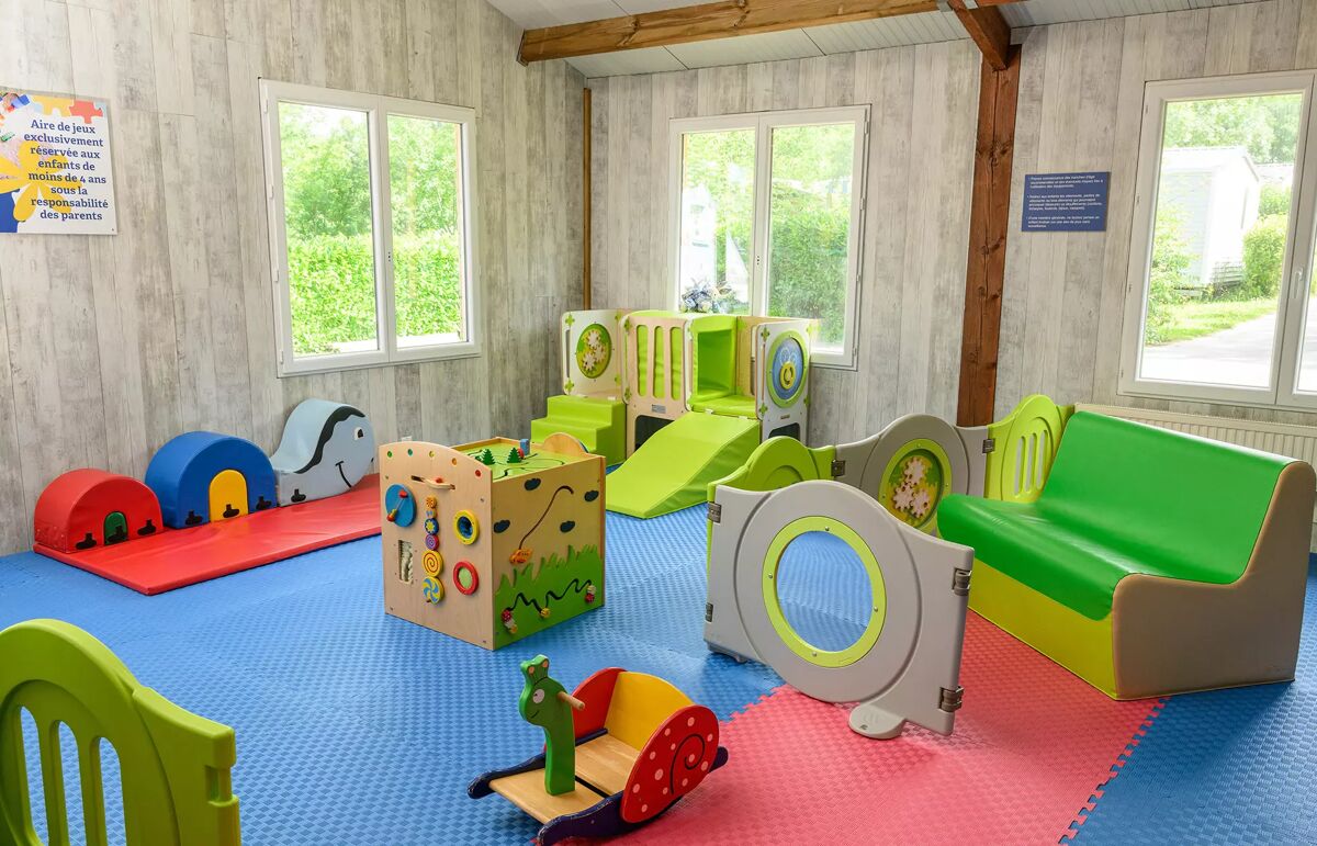 10 - Camping Le Kergariou - Aire de jeux