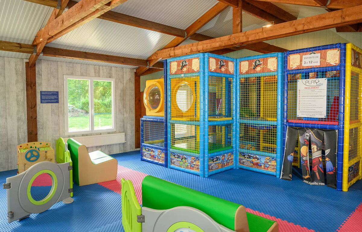 11 - Camping Le Kergariou - Aire de jeux