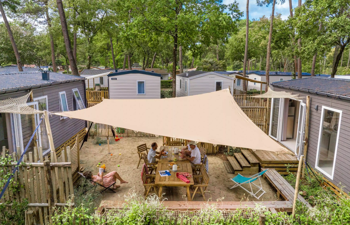 35 - Camping Les Biches - Hébergement
