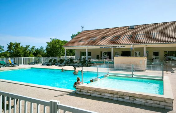01 - Camping La Forêt - Piscine