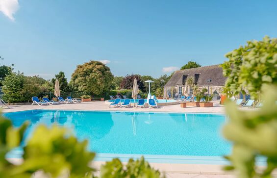 01 - Camping de la Hallerais - Piscine
