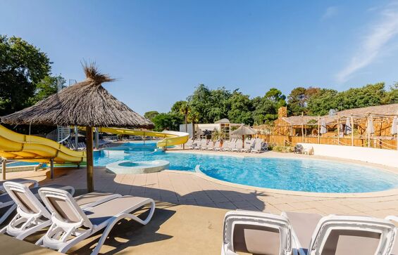 01 - Camping Au Bois des Biches - Piscine-2
