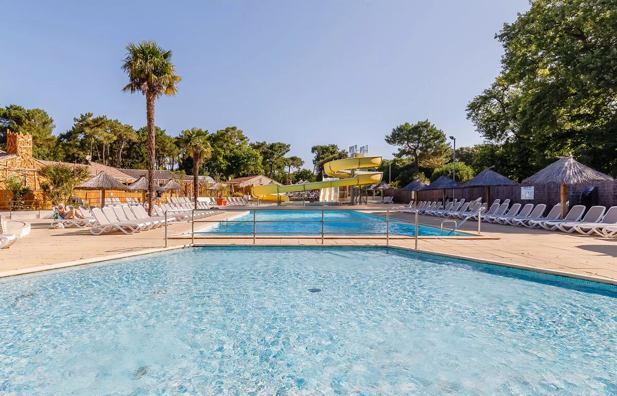 05 - Camping Au Bois des Biches - Piscine