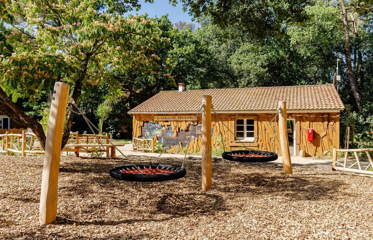 28 - Camping Au Bois des Biches - Aire de jeux