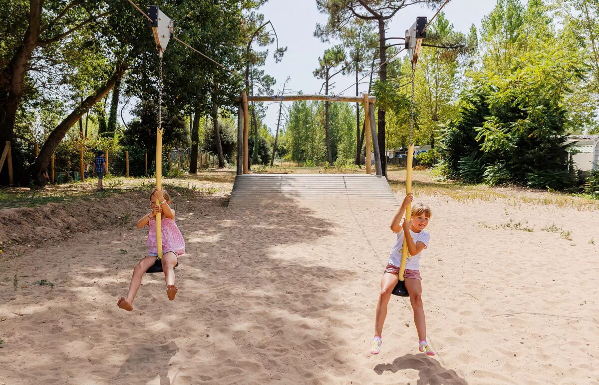 22 - Camping Escale du Perthuis - Aire de jeux