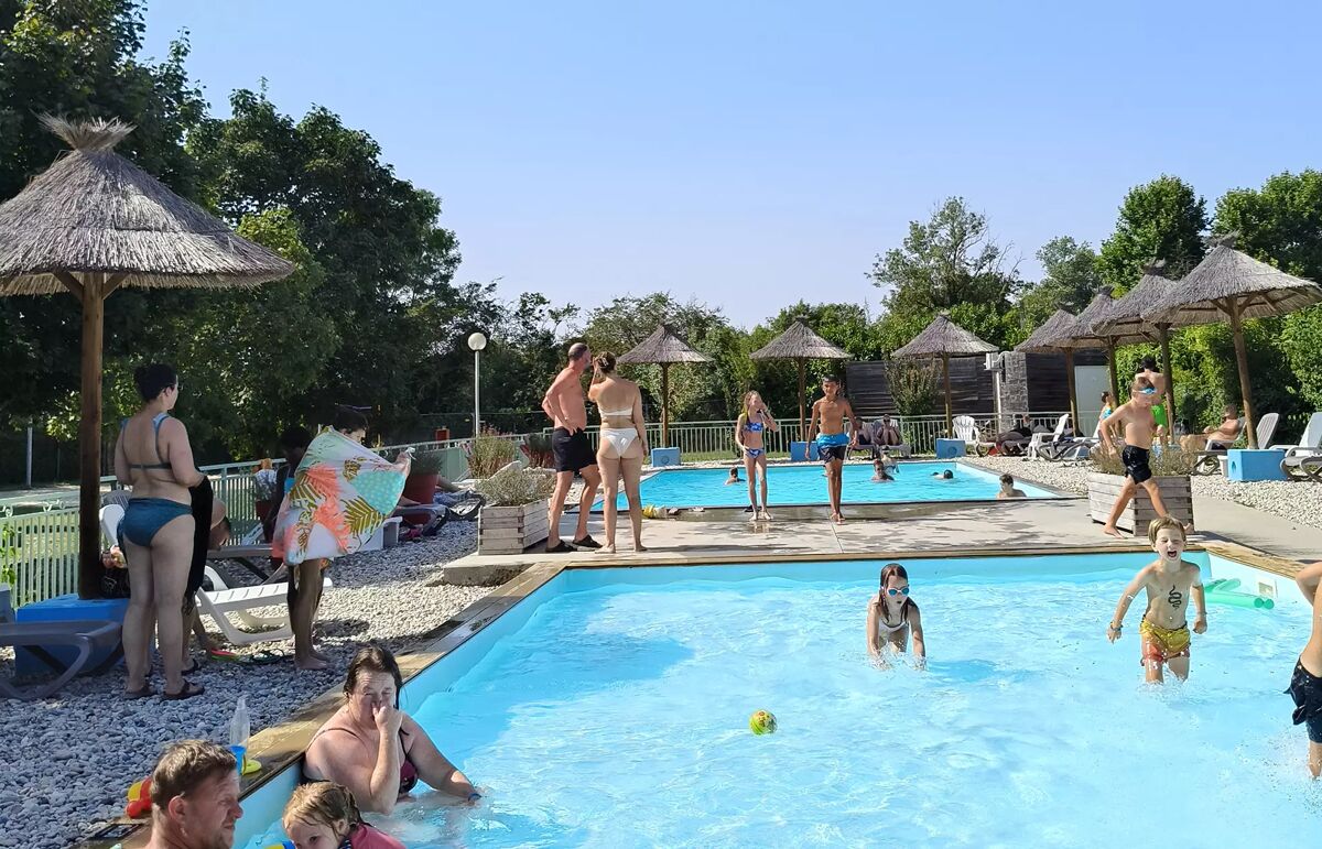 05 - Camping Les Plages de l'Ain - Piscine