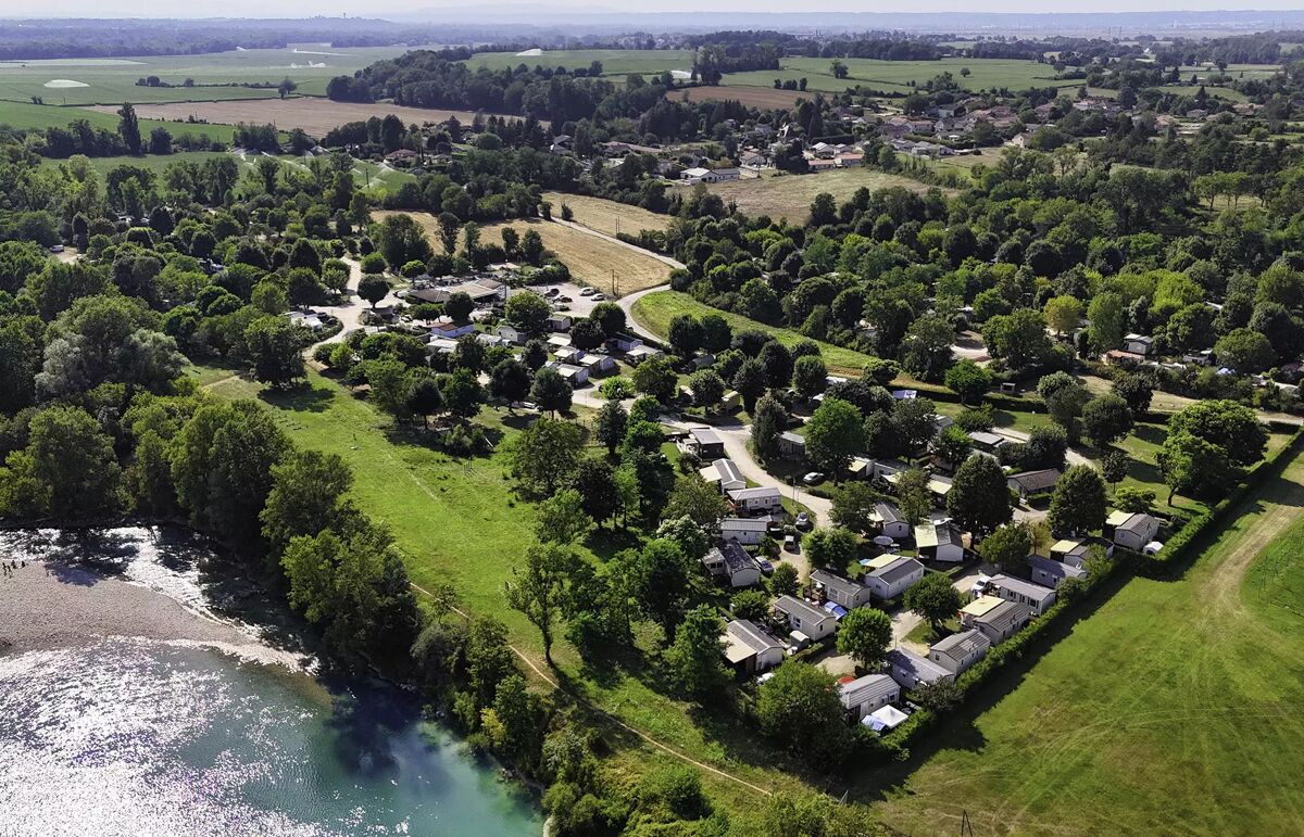 02 - Camping Les Plages de l'Ain - Situation