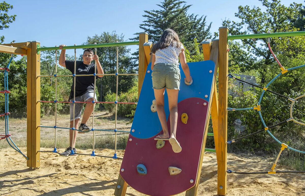 10  - Camping Les Rives de l'Aygues - Aire de jeux