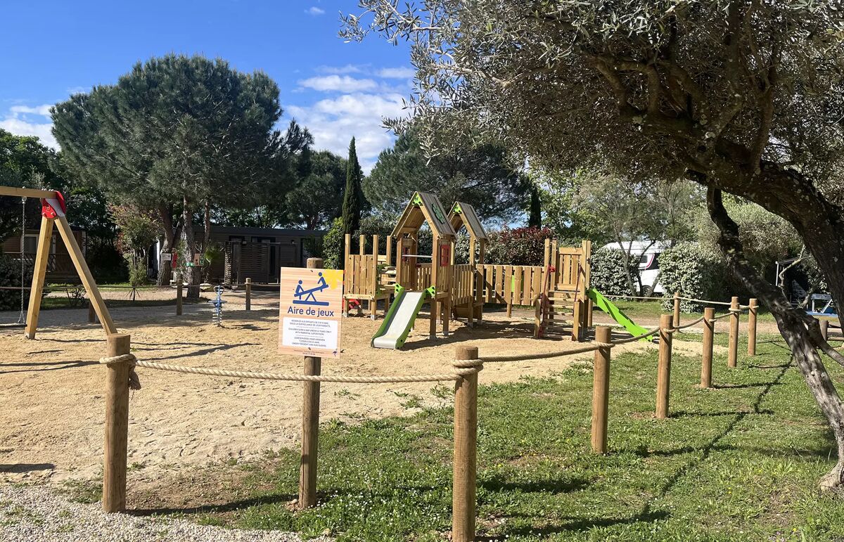 07 - Camping Le Mas de Mourgues - Aire de jeux
