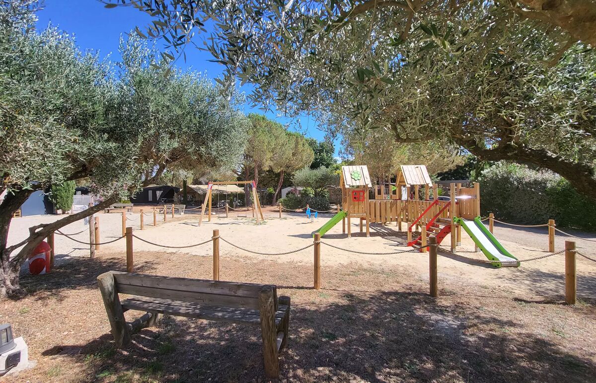 07 - Camping Le Mas de Mourgues - Aire de jeux