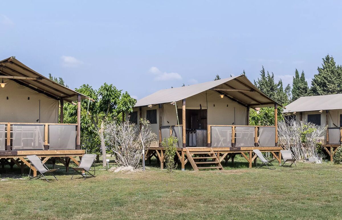 25 - Camping Les Micocouliers - Hébergement