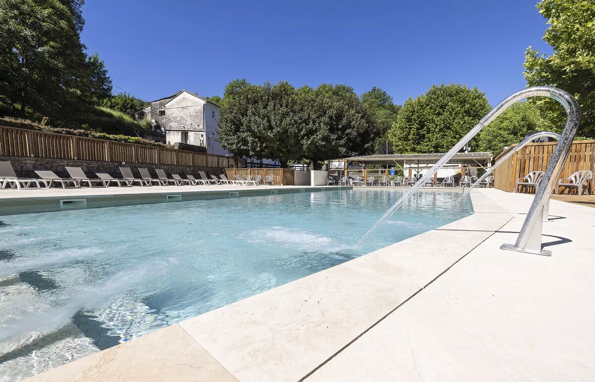 01 - Camping Le Val de l'Arre - Piscine