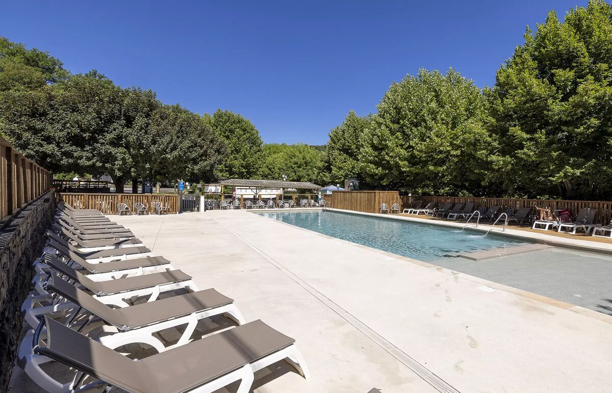 05 - Camping Le Val de l'Arre - Piscine