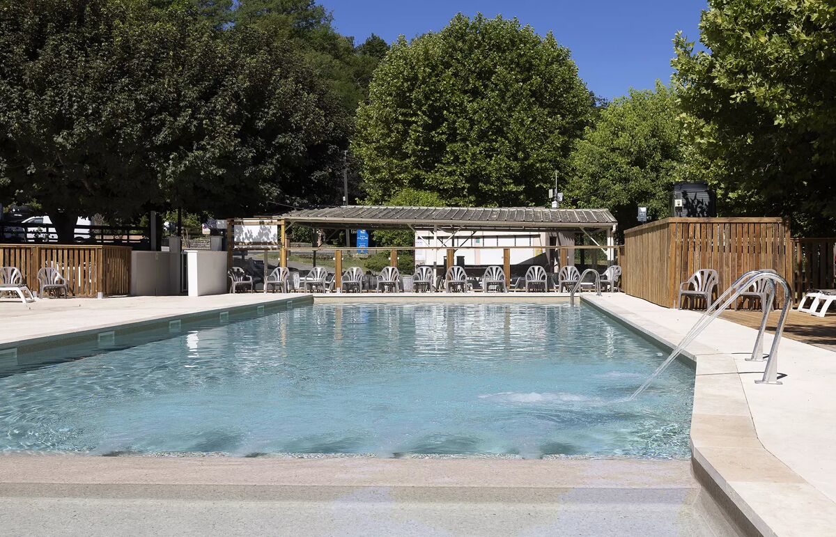06 - Camping Le Val de l'Arre - Piscine