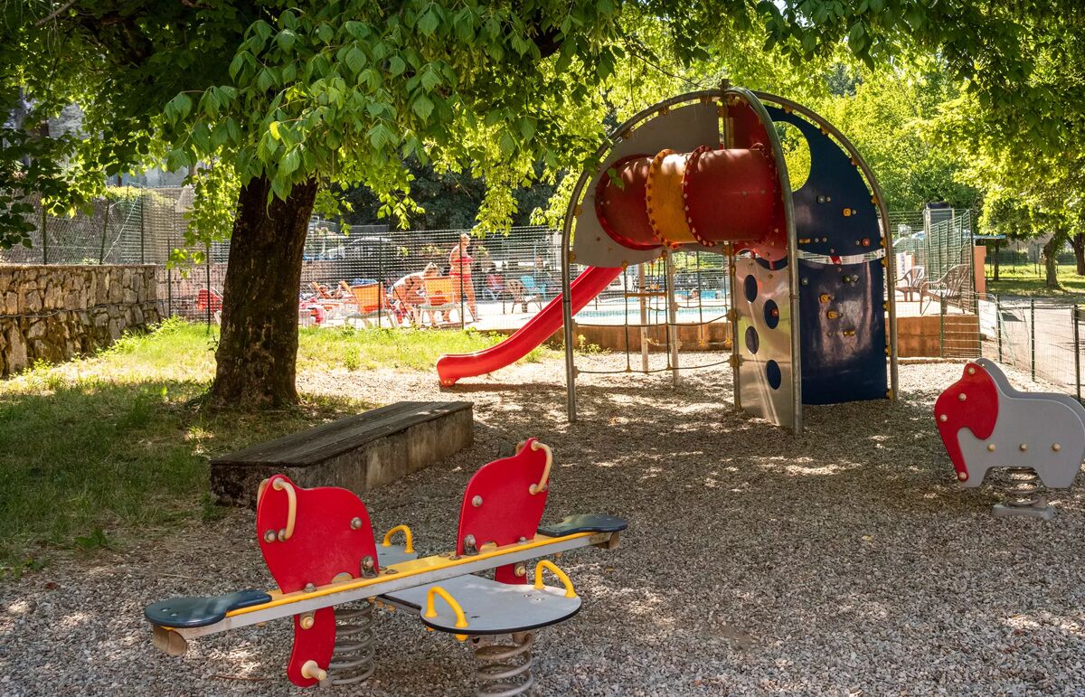 14 - Camping Le Val de l'Arre - Aire de jeux