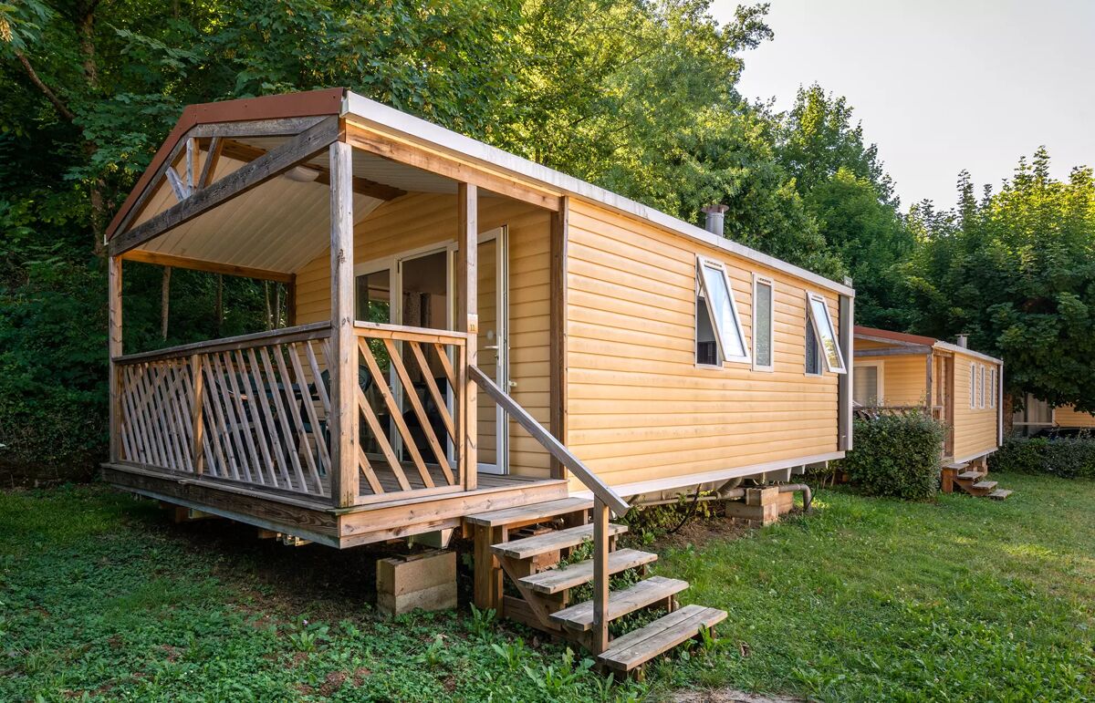 23 - Camping Le Val de l'Arre - Hébergement