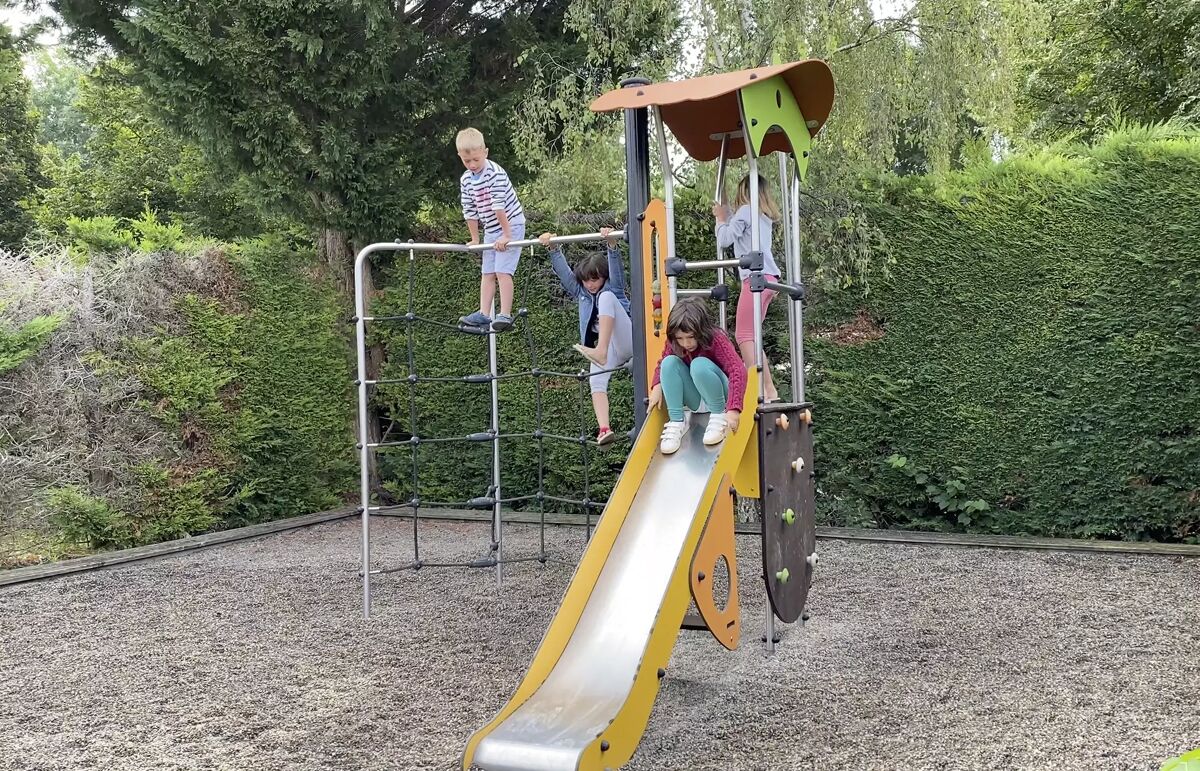 11 - Camping Le Clos Auroy - Aire de jeux