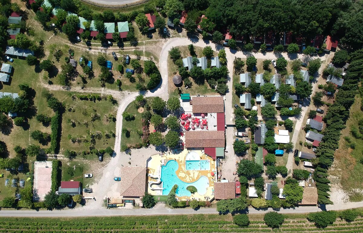 02 - Camping Le Dolium - Situation