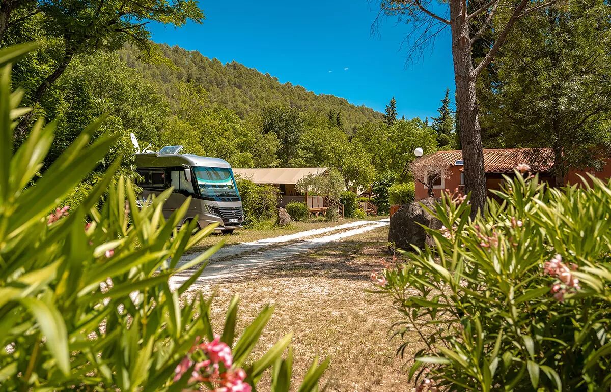 02 - Camping Les Tomasses - Situation