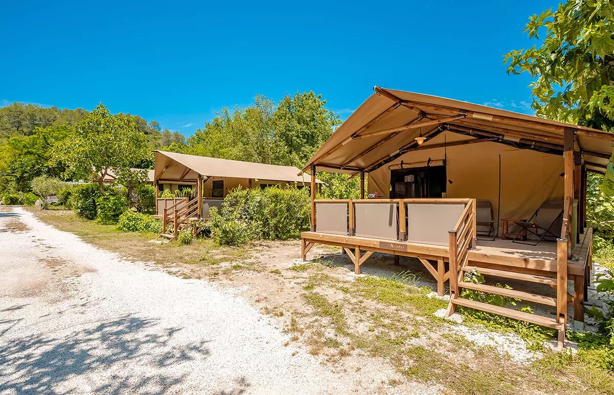 11 - Camping Les Tomasses - Hébergement