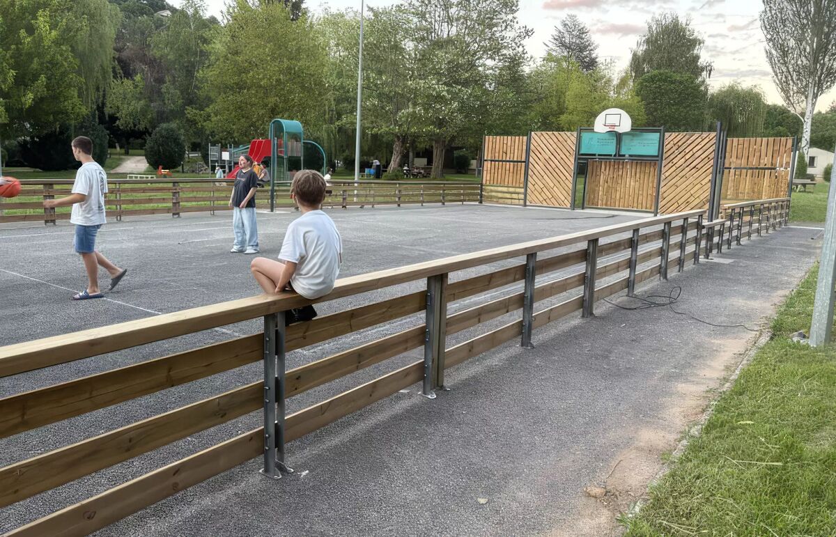 11 - Camping du Gévaudan - Aire de jeux