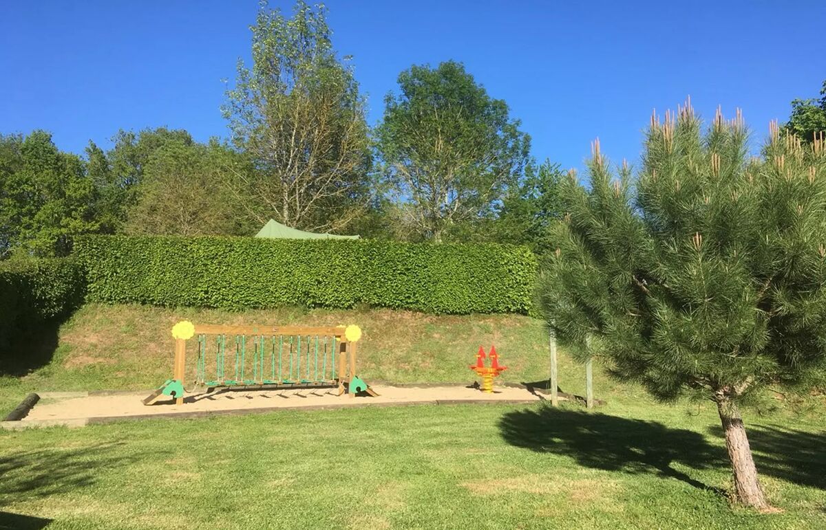 06 - Camping Val Vert en Bery - Aire de jeux