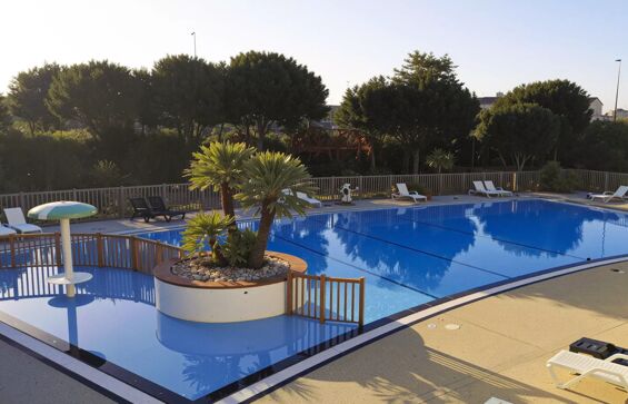 01 - Camping Le Platin - La Redoute - Piscine